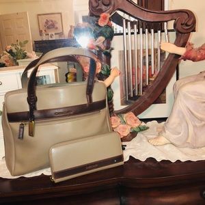 Cute Tote with matching wallet carry Lane brand